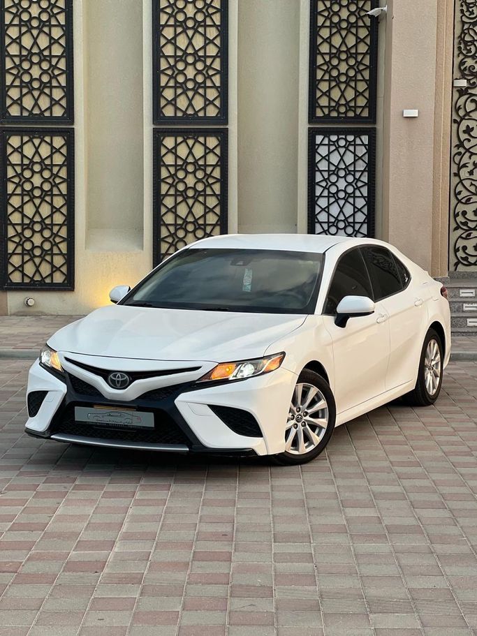 مستعملة Toyota Camry VIII (XV70), 2.5 l, 2018 في في عمان, بركاء من AL BALUSHI، اللون أبيض.  | AUTO.AE | إعلان #252088