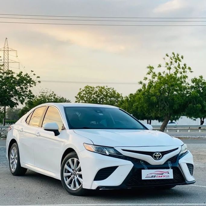 مستعملة Toyota Camry VIII (XV70), 2.5 l, 2019 في في عمان, بركاء من SS CARS، اللون أبيض. مواصفات الخليج | AUTO.AE | إعلان #252968