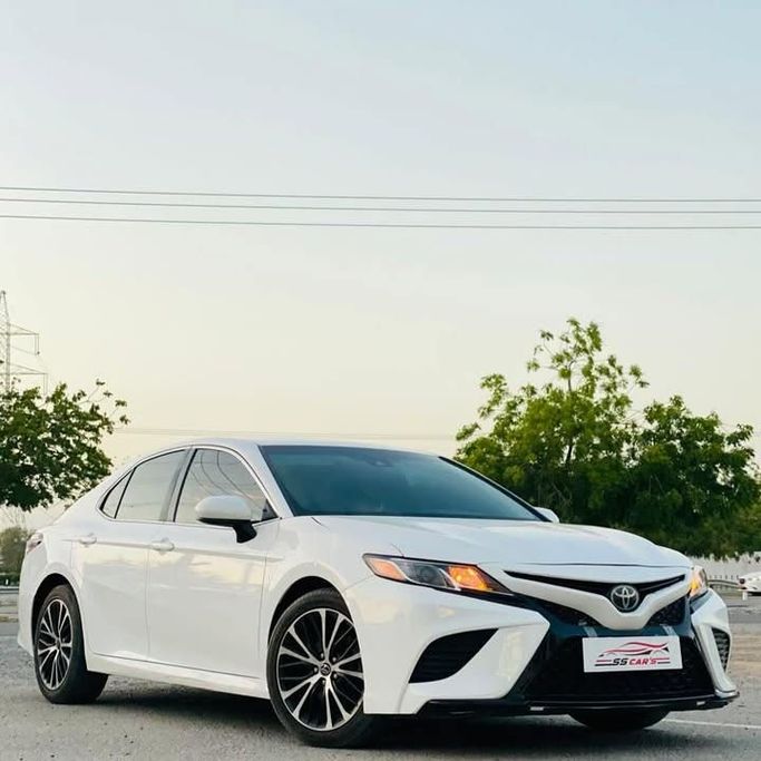 مستعملة Toyota Camry VIII (XV70), 2.5 l, 2018 في في عمان, بركاء من SS CARS، اللون أبيض. مواصفات الخليج | AUTO.AE | إعلان #252973