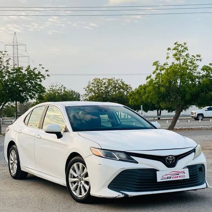 مستعملة Toyota Camry VIII (XV70), 2.5 l, 2019 في في عمان, بركاء من SS CARS، اللون أبيض. مواصفات الخليج | AUTO.AE | إعلان #252980