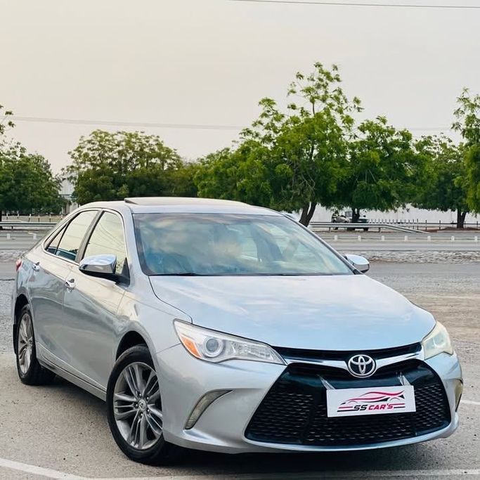 Подержанный Toyota Camry VII (XV50) Рестайлинг, 2.5 л, 2015 в Оман, Барка’ от SS CARS Серебристый цвет. GCC | AUTO.AE | Объявление #253032