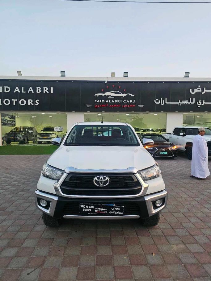 Подержанный Toyota Hilux VIII, 2.4 л, 2025 в Оман, Барка’ от SAID AL ABRI CARS Белый цвет. GCC | AUTO.AE | Объявление #255211
