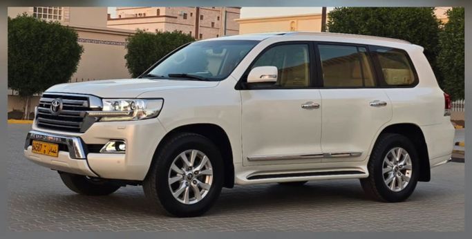 Подержанный Toyota Land Cruiser 200 Series Рестайлинг 2, 4.6 л, 2017 в Оман, Барка’ от AL SUBHI SHOWROOM Белый цвет. Other | AUTO.AE | Объявление #254992