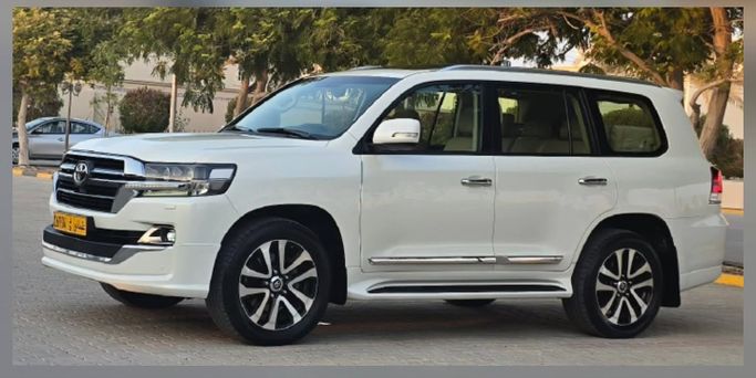 Подержанный Toyota Land Cruiser 200 Series Рестайлинг 2, 4.6 л, 2019 в Оман, Барка’ от AL SUBHI SHOWROOM Белый цвет. Other | AUTO.AE | Объявление #255018