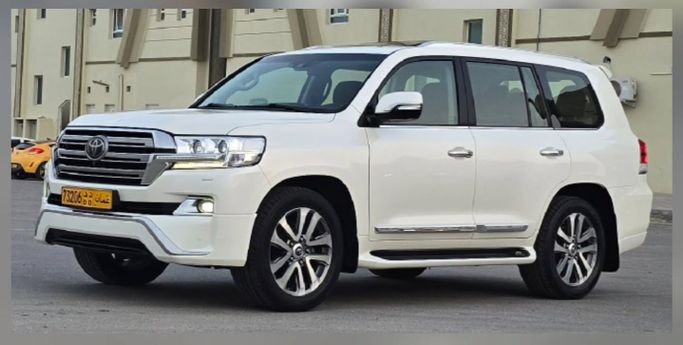Подержанный Toyota Land Cruiser 200 Series Рестайлинг 2, 5.7 л, 2018 в Оман, Барка’ от AL SUBHI SHOWROOM Белый цвет. Other | AUTO.AE | Объявление #255052