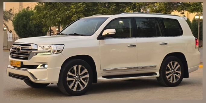 Подержанный Toyota Land Cruiser 200 Series Рестайлинг 2, 5.7 л, 2018 в Оман, Барка’ от AL SUBHI SHOWROOM Белый цвет. Other | AUTO.AE | Объявление #255059