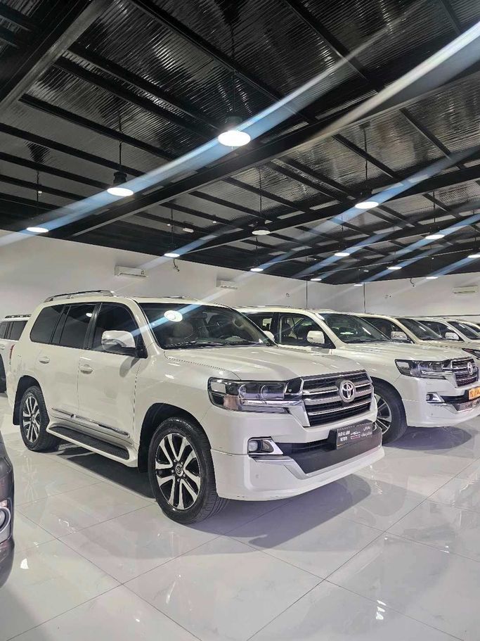 Подержанный Toyota Land Cruiser 200 Series Рестайлинг 2, 4.6 л, 2019 в Оман, Барка’ от SAID AL ABRI CARS Белый цвет. GCC | AUTO.AE | Объявление #255205