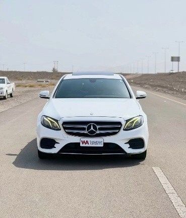 مستعملة ⁦Mercedes-Benz E-Class 300 V (W213، S213، C238)، 2.0 l، 2017⁩ في في عمان, عبري من الوارث للسيارات، اللون أبيض. مواصفات الخليج | AUTO.AE | إعلان #288272