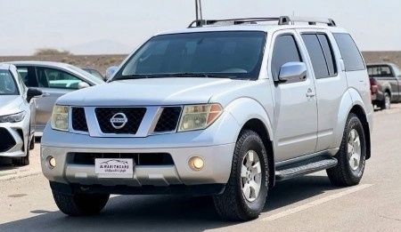 Used ⁦Nissan Pathfinder III, 4.0 l, 2006⁩ in Oman, ‘Ibrī by الوارث للسيارات, Silver color. GCC Specs | AUTO.AE | Listing #287376
