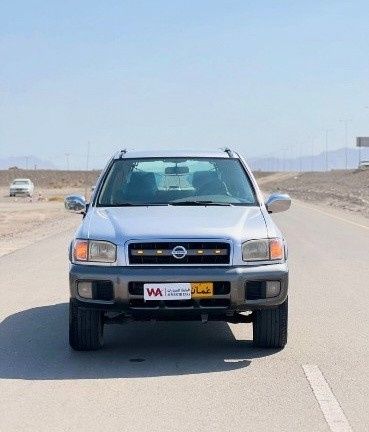 مستعملة ⁦Nissan Pathfinder ثانياً، 3.3 l، 2002⁩ في في عمان, عبري من الوارث للسيارات، اللون رمادي. مواصفات الخليج | AUTO.AE | إعلان #288254