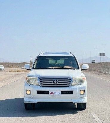 Подержанный ⁦Toyota Land Cruiser 200 Series Рестайлинг 1, 5.7 л, 2013⁩ в Оман, ‘Ибри от الوارث للسيارات Белый цвет. GCC | AUTO.AE | Объявление #288210