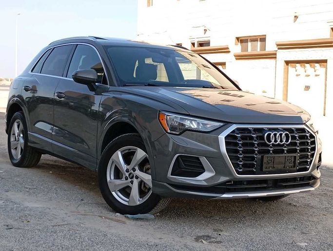 مستعملة Audi Q3 40 TFSI II (F3), 2.0 l, 2021 في في عمان, المسكات عنب طيب الشذا من PLATINUM CARS، اللون فضي.  | AUTO.AE | إعلان #252543