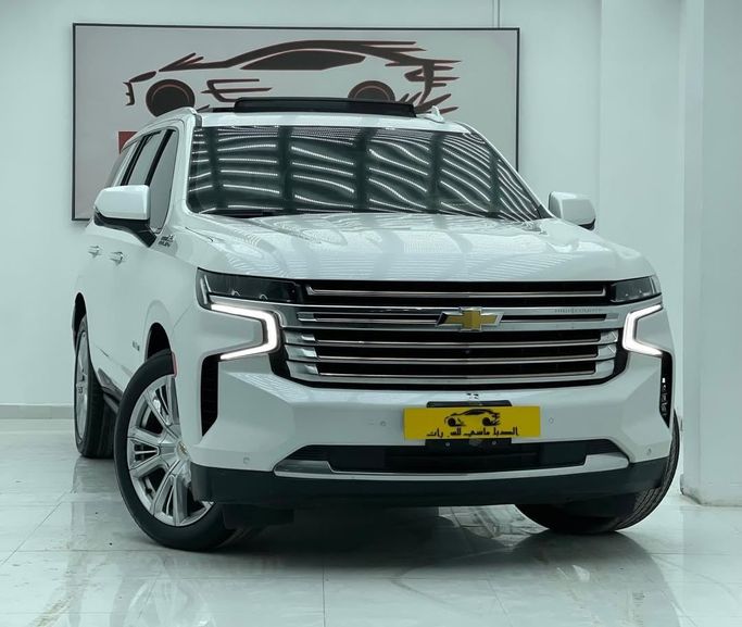 مستعملة Chevrolet Tahoe V, 6.2 l, 2022 في في عمان, المسكات عنب طيب الشذا من DIPLOMAT CARS، اللون أبيض.  | AUTO.AE | إعلان #250359