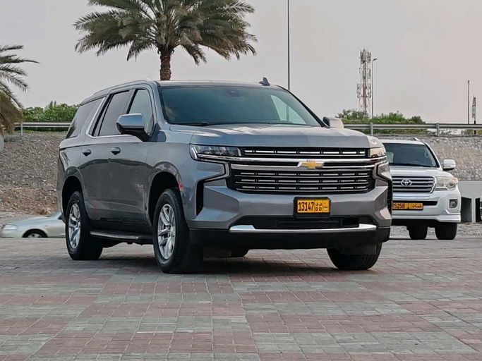 مستعملة Chevrolet Tahoe V, 5.3 l, 2021 في في عمان, المسكات عنب طيب الشذا من AL SUBHI USED CARS، اللون رمادي.  | AUTO.AE | إعلان #251530