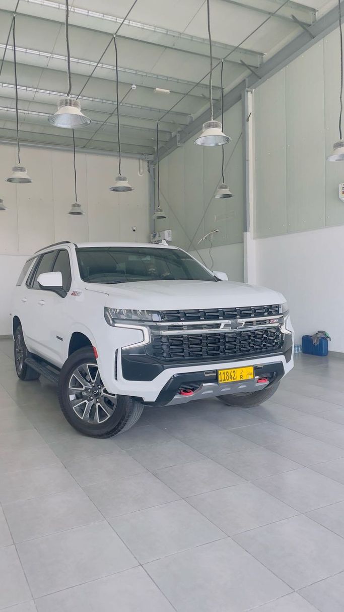 Подержанный Chevrolet Tahoe V, 5.3 л, 2021 в Оман, Маскат от ALBAHRI 4 CARS Белый цвет. GCC | AUTO.AE | Объявление #253563
