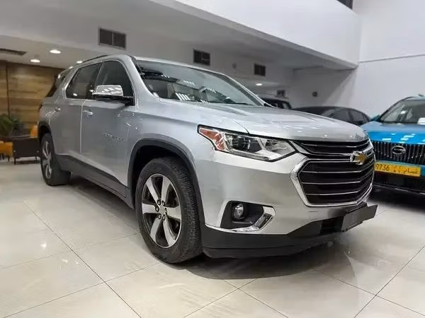 مستعملة Chevrolet Traverse ثانياً, 3.6 l, 2019 في في عمان, المسكات عنب طيب الشذا من CLASSIC CAR، اللون رمادي. مواصفات الخليج | AUTO.AE | إعلان #254657