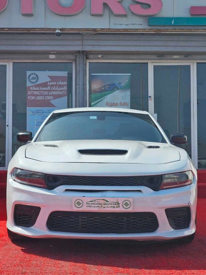 مستعملة Dodge Charger SXT عملية فيس ليفت السابع (LD), 3.6 l, 2019 في في عمان, المسكات عنب طيب الشذا من AL HOSNI MOTORS، اللون أبيض.  | AUTO.AE | إعلان #251395