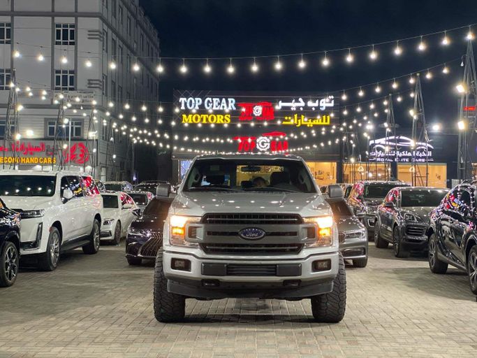 مستعملة Ford F-150 تجميل الوجه الثالث عشر, 4.9 l, 2020 في في عمان, المسكات عنب طيب الشذا من TOP GEAR MOTORS، اللون فضي.  | AUTO.AE | إعلان #250050