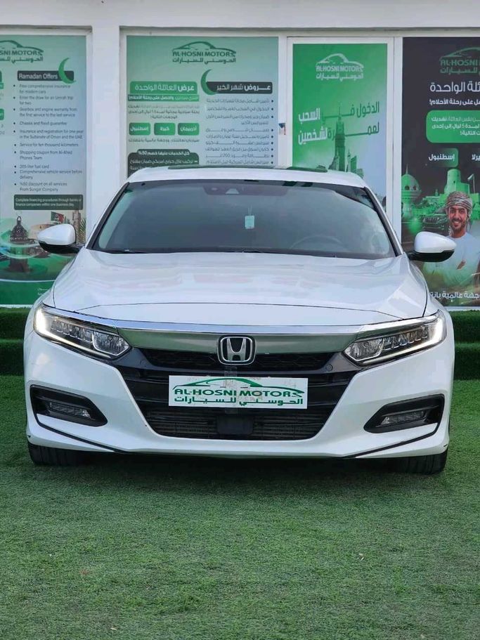 مستعملة Honda Accord X, 2.0 l, 2018 في في عمان, المسكات عنب طيب الشذا من AL HOSNI MOTORS، اللون أبيض. المواصفات الأمريكية | AUTO.AE | إعلان #251471
