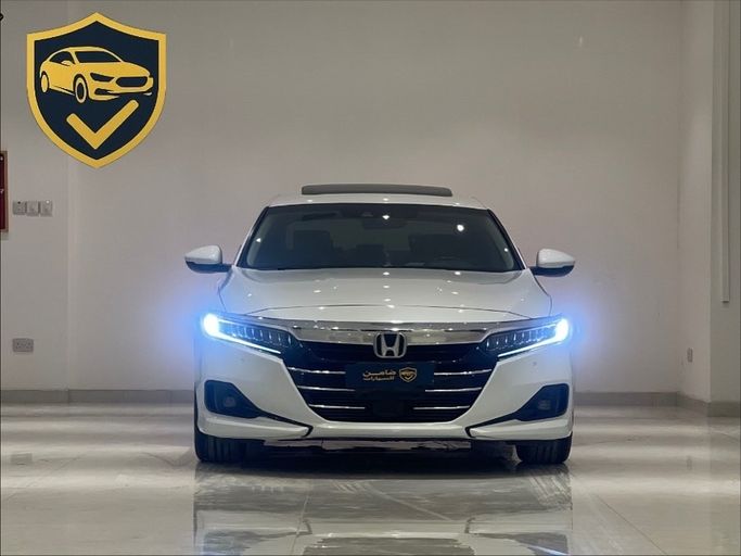 مستعملة Honda Accord فيس ليفت X, 1.5 l, 2022 في في عمان, المسكات عنب طيب الشذا من Damin Motors، اللون أبيض.  | AUTO.AE | إعلان #255396