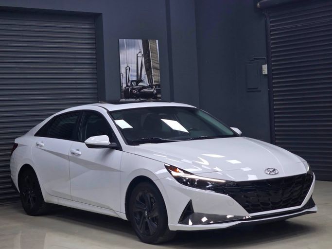 مستعملة Hyundai Elantra VII (CN7), 1.6 l, 2021 في في عمان, المسكات عنب طيب الشذا من CARZONE، اللون أبيض. أخرى | AUTO.AE | إعلان #250334