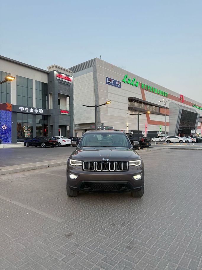 Подержанный Jeep Grand Cherokee IV (WK2) Рестайлинг, 3.6 л, 2021 в Оман, Маскат от AL MOUJ CARS Коричневый цвет. GCC | AUTO.AE | Объявление #251637