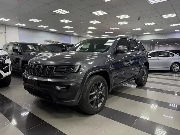 Подержанный Jeep Grand Cherokee IV (WK2) Рестайлинг, 5.7 л, 2021 в Оман, Маскат от CLASSIC CAR Серебристый цвет. GCC | AUTO.AE | Объявление #254671
