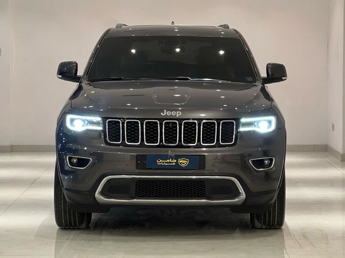 Подержанный Jeep Grand Cherokee IV (WK2) Рестайлинг, 3.6 л, 2018 в Оман, Маскат от Damin Motors Серый цвет. Американская | AUTO.AE | Объявление #255601