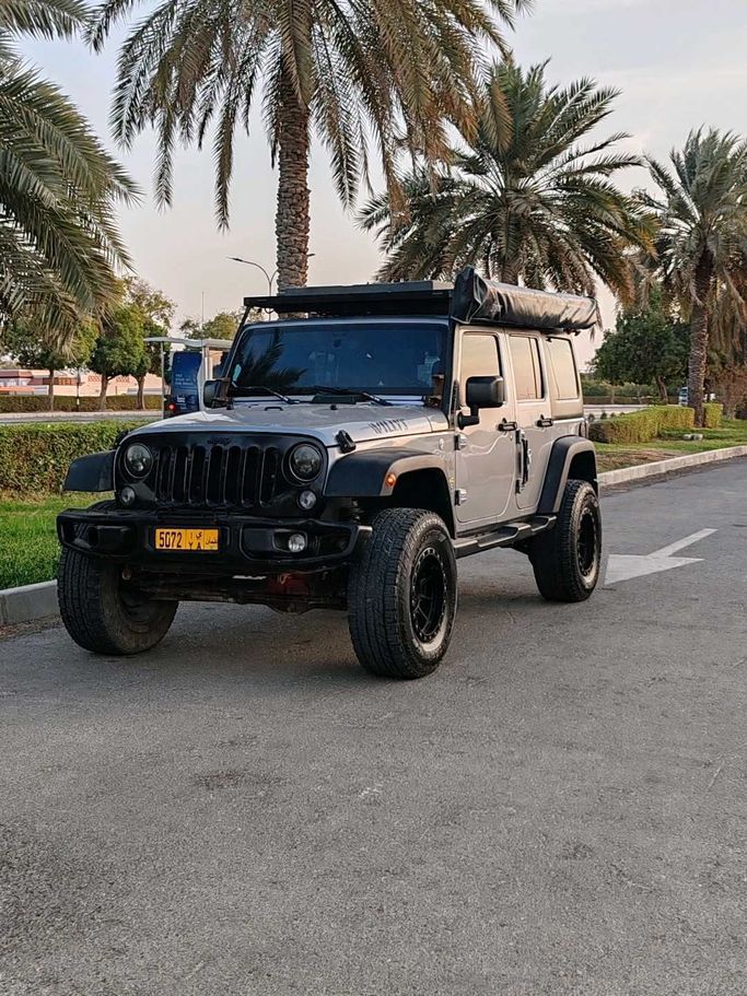 مستعملة Jeep Wrangler IV (JL), 3.6 l, 2017 في في عمان, المسكات عنب طيب الشذا من AL SUBHI USED CARS، اللون رمادي. المواصفات الأمريكية | AUTO.AE | إعلان #251548