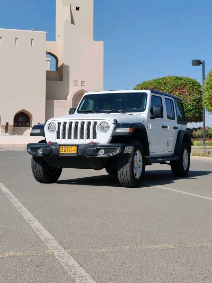 مستعملة Jeep Wrangler IV (JL), 3.6 l, 2021 في في عمان, المسكات عنب طيب الشذا من AL SUBHI USED CARS، اللون أبيض.  | AUTO.AE | إعلان #251549