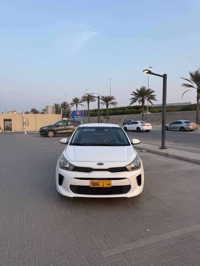 مستعملة Kia Rio IV (السوق العالمية), 1.4 l, 2019 في في عمان, المسكات عنب طيب الشذا من AL MOUJ CARS، اللون أبيض. مواصفات الخليج | AUTO.AE | إعلان #251737