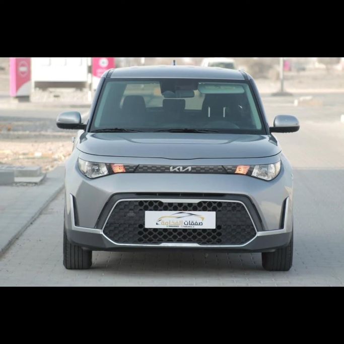 Подержанный Kia Soul III Рестайлинг, 2.0 л, 2023 в Оман, Маскат от SAFAKAT AL FAKAMA Серебристый цвет.  | AUTO.AE | Объявление #250493