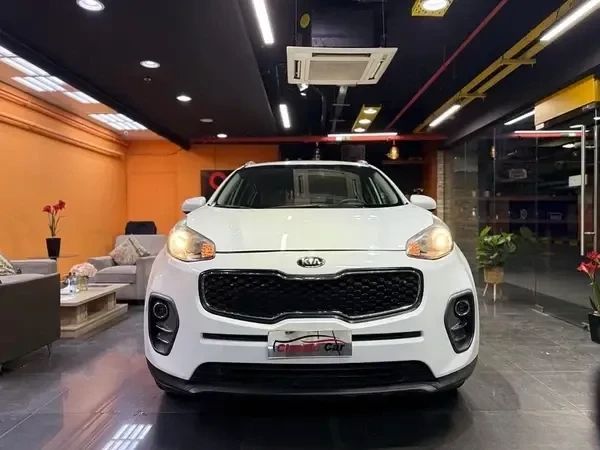 مستعملة Kia Sportage رابعاً, 2.4 l, 2019 في في عمان, المسكات عنب طيب الشذا من CLASSIC CAR، اللون أبيض. مواصفات الخليج | AUTO.AE | إعلان #253686