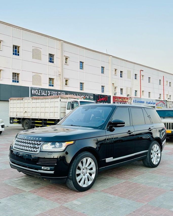 مستعملة Land Rover Range Rover P510 رابعاً, 5.0 l, 2017 في في عمان, المسكات عنب طيب الشذا من AL IZZ CAR SHOWROOM، اللون أسود. أخرى | AUTO.AE | إعلان #256217