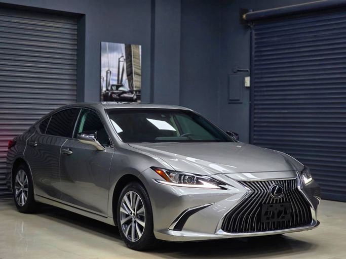 مستعملة Lexus ES 350 سابعاً, 3.5 l, 2020 في في عمان, المسكات عنب طيب الشذا من CARZONE، اللون فضي. أخرى | AUTO.AE | إعلان #249985