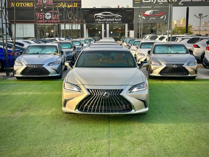 Used Lexus ES 350 VII (XZ10) Facelift, 3.5 l, 2023 in Oman, Muscat by ROYAL ELITE CARS, Golden color. GCC Specs | AUTO.AE | Listing #250089
