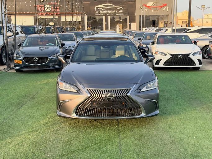 Подержанный Lexus ES 350 VII (XZ10), 3.5 л, 2019 в Оман, Маскат от ROYAL ELITE CARS Серый цвет. GCC | AUTO.AE | Объявление #250126
