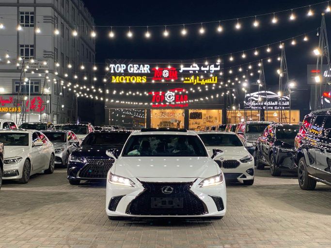 Подержанный Lexus ES 350 VII (XZ10), 3.5 л, 2020 в Оман, Маскат от TOP GEAR MOTORS Белый цвет.  | AUTO.AE | Объявление #250237