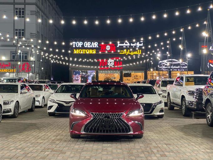 Подержанный Lexus ES 350 VII (XZ10) Рестайлинг, 3.5 л, 2025 в Оман, Маскат от TOP GEAR MOTORS Красный цвет.  | AUTO.AE | Объявление #250565