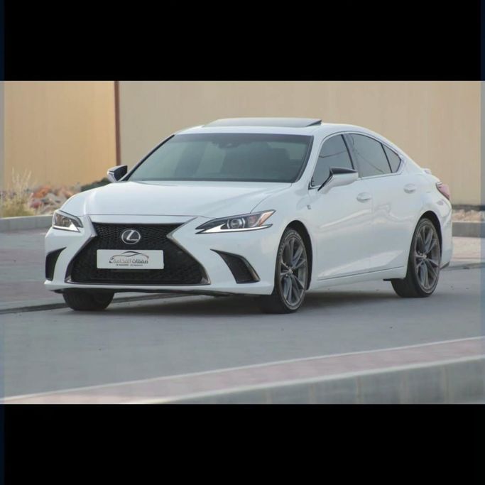 مستعملة Lexus ES 350 سابعاً, 3.5 l, 2020 في في عمان, المسكات عنب طيب الشذا من SAFAKAT AL FAKAMA، اللون أبيض.  | AUTO.AE | إعلان #250570