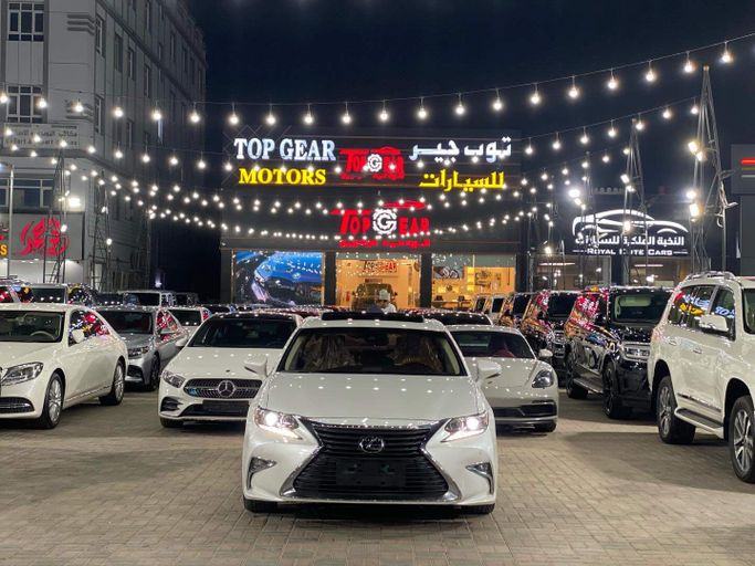 Подержанный Lexus ES 350 VI (XV60) Рестайлинг, 3.5 л, 2017 в Оман, Маскат от TOP GEAR MOTORS Белый цвет.  | AUTO.AE | Объявление #250832