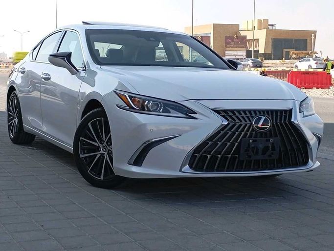 مستعملة Lexus ES 350 فيس ليفت السابع, 3.5 l, 2022 في في عمان, المسكات عنب طيب الشذا من PLATINUM CARS، اللون أبيض.  | AUTO.AE | إعلان #252642