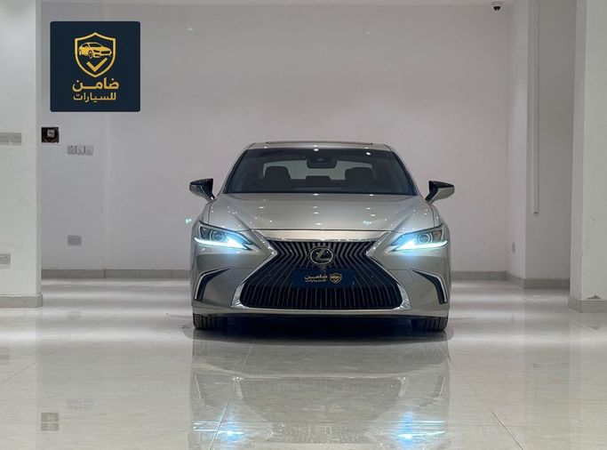 Подержанный Lexus ES 350 VII (XZ10), 3.5 л, 2019 в Оман, Маскат от Damin Motors Золотистый цвет. Американская | AUTO.AE | Объявление #255640