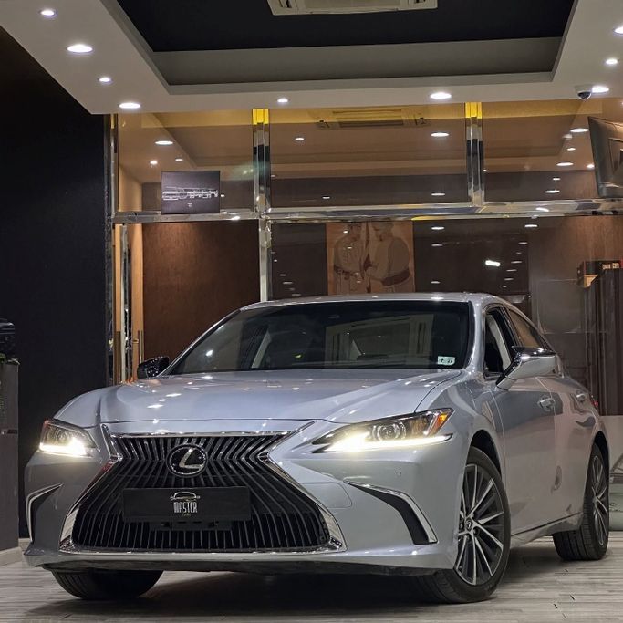 مستعملة Lexus ES 350 فيس ليفت السابع, 3.5 l, 2022 في في عمان, المسكات عنب طيب الشذا من MASTER CARS، اللون فضي.  | AUTO.AE | إعلان #257377