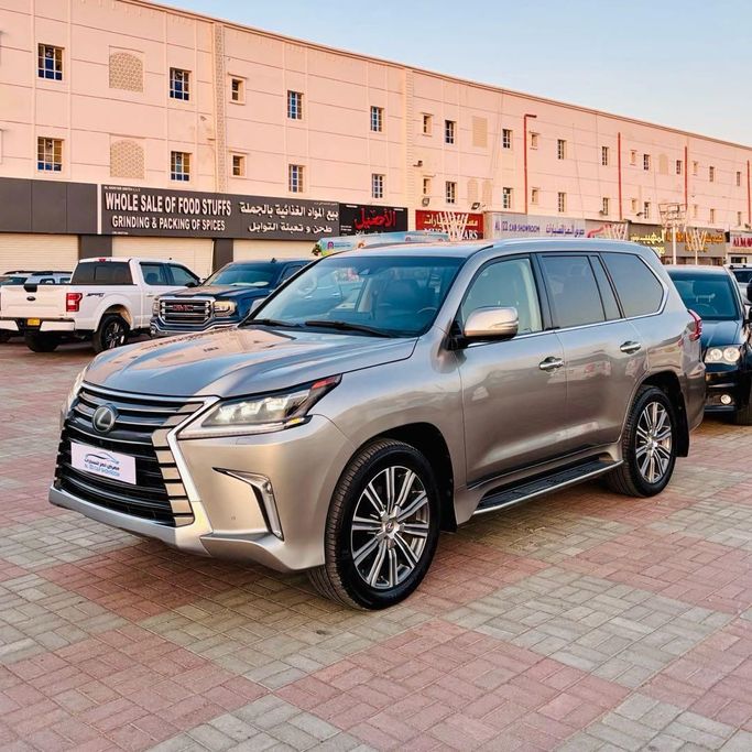 Подержанный Lexus LX 570 III Рестайлинг 2, 5.7 л, 2017 в Оман, Маскат от AL IZZ CAR SHOWROOM Серебристый цвет. Other | AUTO.AE | Объявление #256177