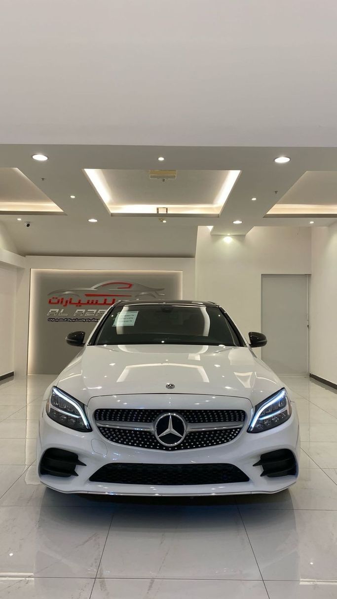 مستعملة Mercedes-Benz C-Class 300 عملية فيس ليفت IV (W205), 2.0 l, 2019 في في عمان, المسكات عنب طيب الشذا من AL AZRI CARS، اللون أبيض. مواصفات الخليج | AUTO.AE | إعلان #252781
