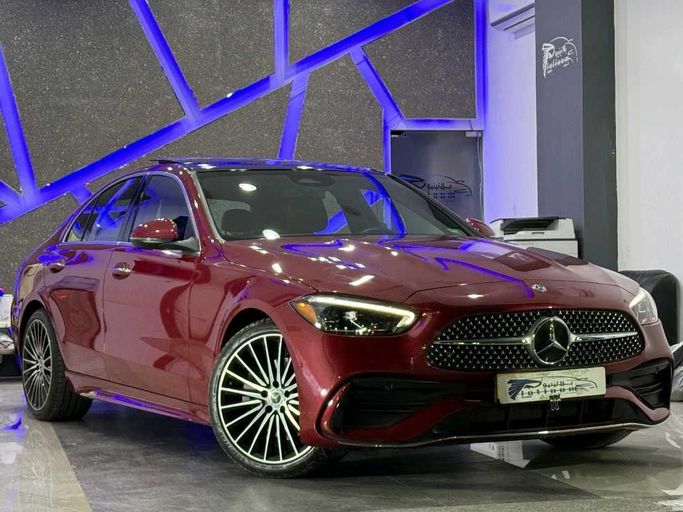 مستعملة Mercedes-Benz C-Class 300 V (W206), 2.0 l, 2024 في في عمان, المسكات عنب طيب الشذا من PLATINUM CARS، اللون أحمر.  | AUTO.AE | إعلان #253071