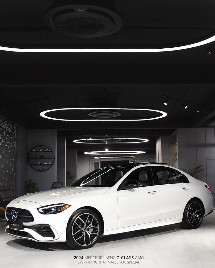 مستعملة Mercedes-Benz C-Class 300 V (W206), 2.0 l, 2024 في في عمان, المسكات عنب طيب الشذا من ALMAHRUQI، اللون أبيض. مواصفات الخليج | AUTO.AE | إعلان #254251