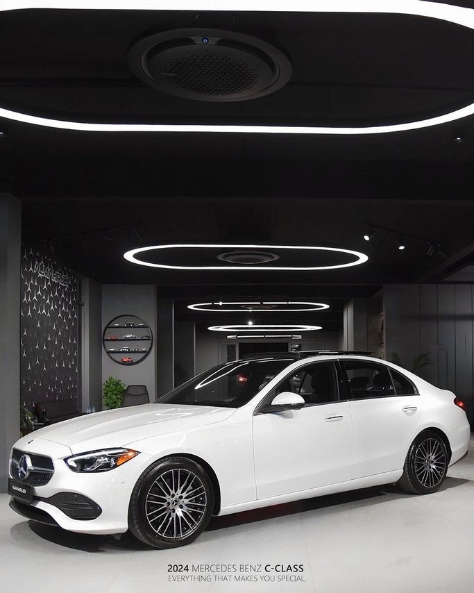 مستعملة Mercedes-Benz C-Class 300 V (W206), 2.0 l, 2024 في في عمان, المسكات عنب طيب الشذا من ALMAHRUQI، اللون أبيض. مواصفات الخليج | AUTO.AE | إعلان #254263