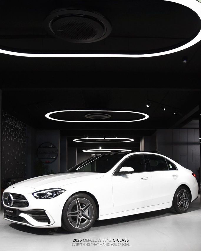 مستعملة Mercedes-Benz C-Class 200 V (W206), 1.5 l, 2025 في في عمان, المسكات عنب طيب الشذا من ALMAHRUQI، اللون أبيض. مواصفات الخليج | AUTO.AE | إعلان #254413